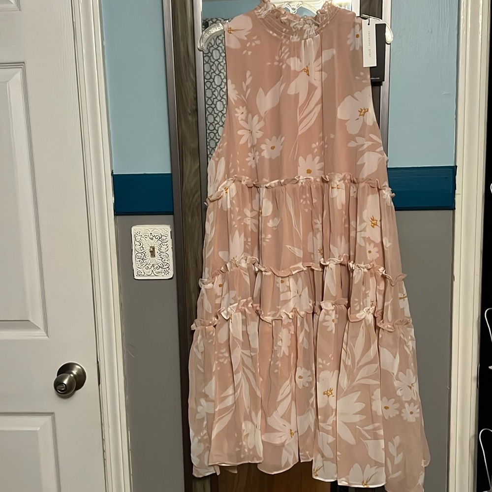 En Saison dress size Large. Light Pink Never worn.